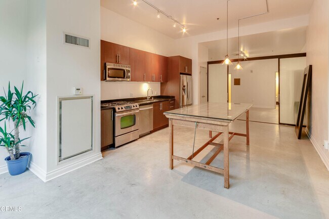 Foto del edificio - 849 S Broadway