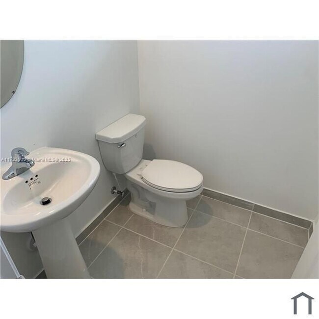 Foto del edificio - 2663 SE 28th St