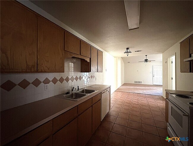 Foto del edificio - 1002 W Avenue B