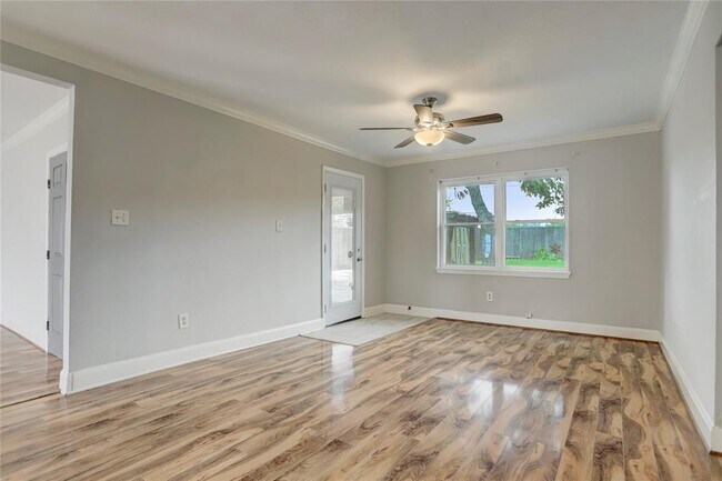 Foto del edificio - 3214 Ripplebrook Dr