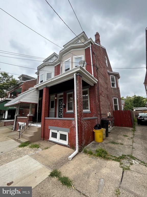 Building Photo - 52 Barnt Ave