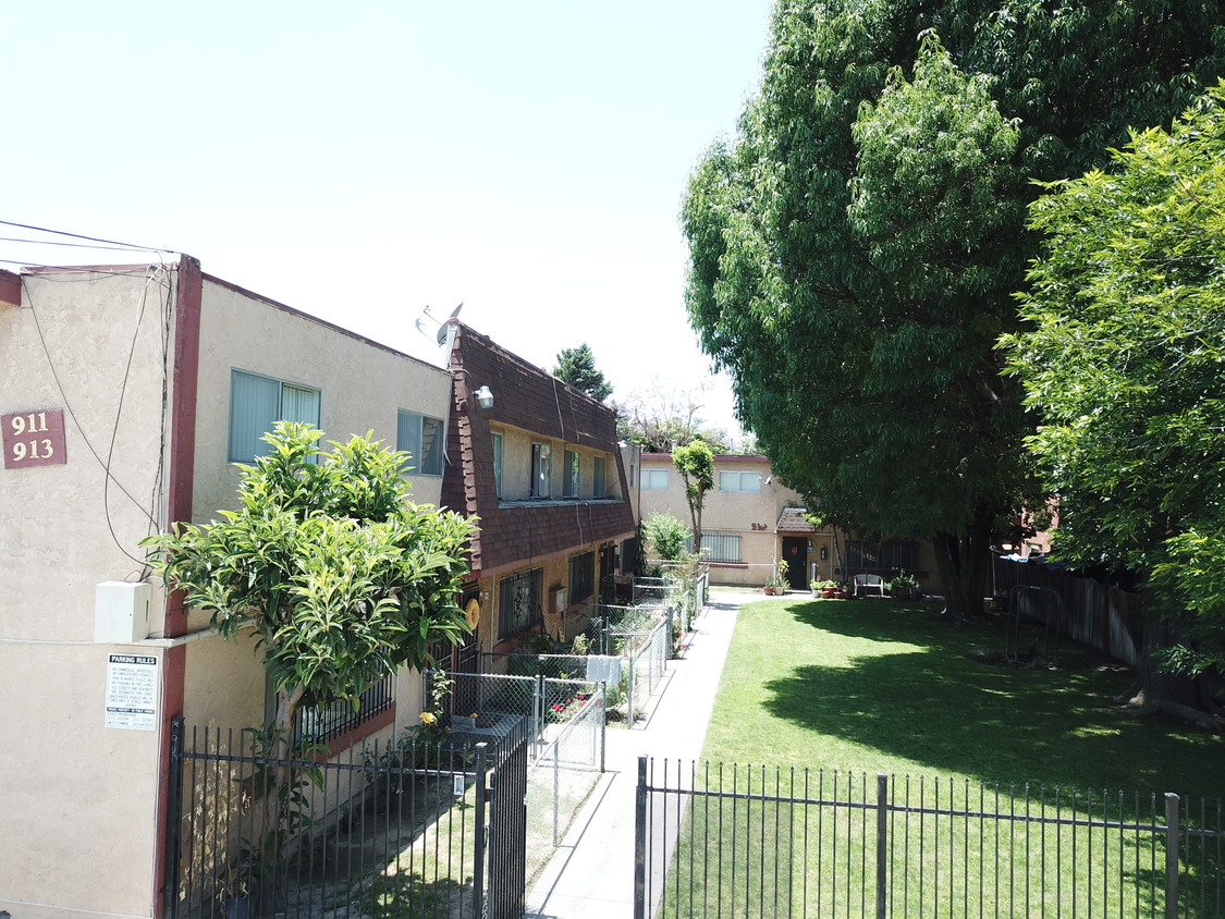 Primary Photo - Rose Apartments