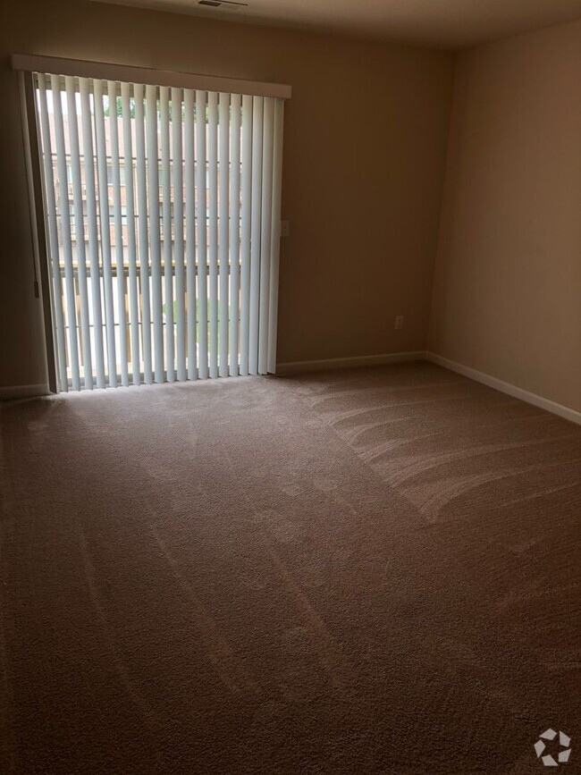 Building Photo - 8260 Yorkshire Dr