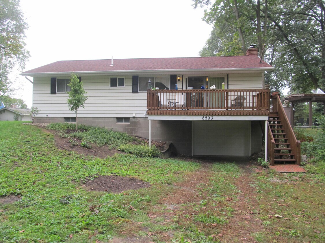 Primary Photo - 8903 E Gull Lake Dr