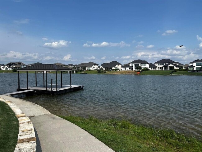 Building Photo - 18118 Shoreline Vis Ln