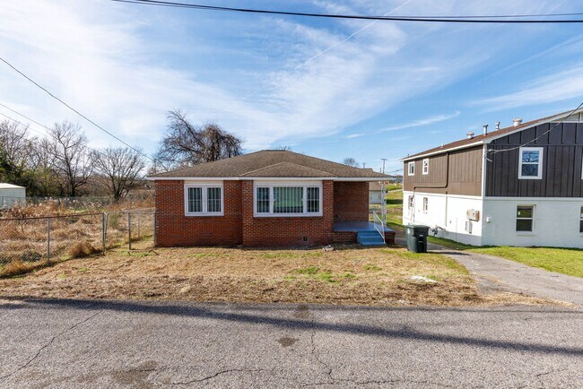 Foto del edificio - 3 Bedroom, 2 Bath in North Pratt