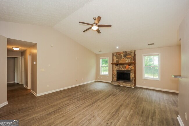 Foto del edificio - 5818 Mistyview Dr