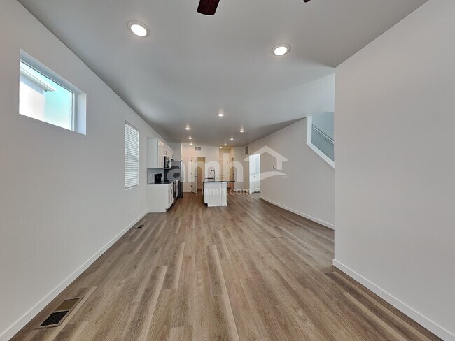 Foto del edificio - 23683 E 3rd Pl