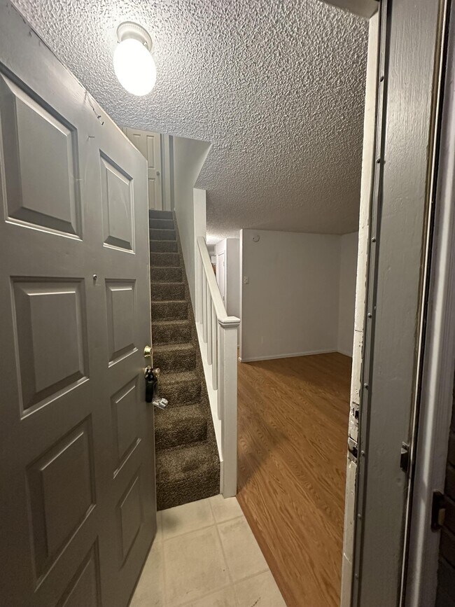 Foto del edificio - 4887 Basswood Dr