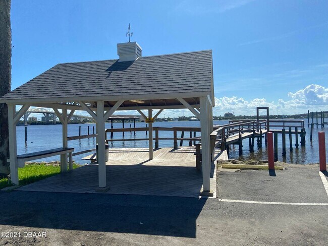 Foto del edificio - 2 bed condo overlooking the river