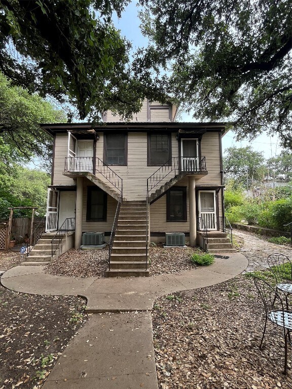 Foto del edificio - 1403 Drake Ave