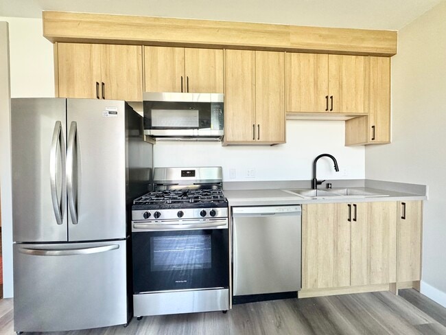 Building Photo - 10806 Blix St