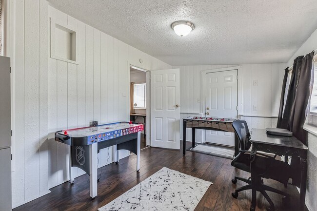 Game Room /office - 3333 Frances Ave