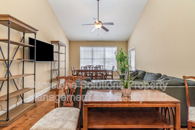 Foto del edificio - 3201 Aspen Grove Dr