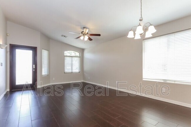 Foto del edificio - 2498 E Stone Stable Dr