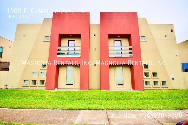 Building Photo - 2 Bed 2 Bath Townhouse