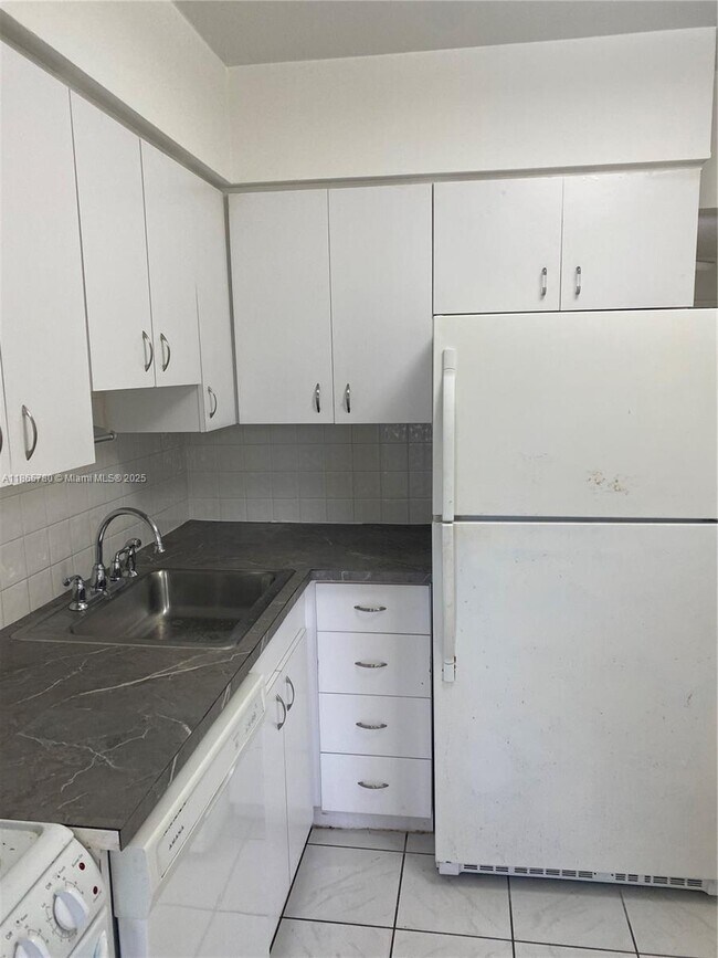 Building Photo - 258 NE 41st St