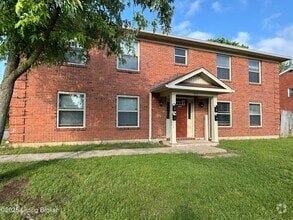 Building Photo - 819 Colonial Park Dr