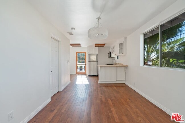 Building Photo - 4006 1/2 Sunset Dr