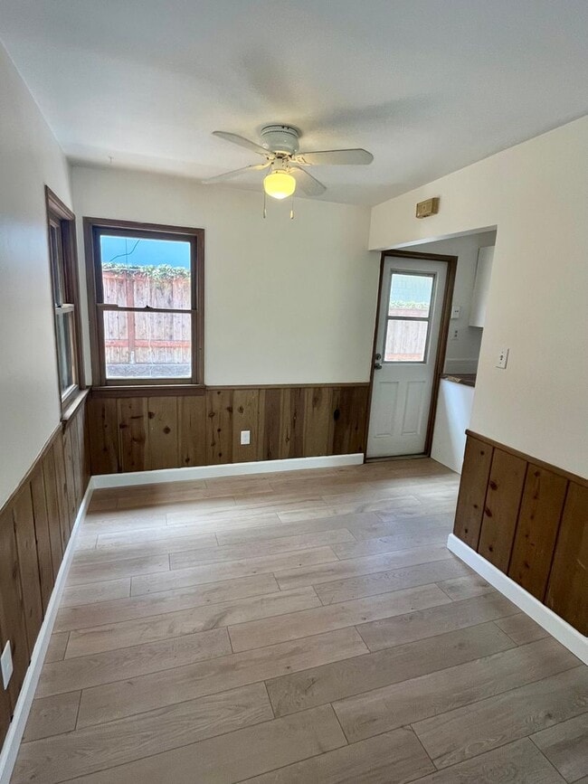 Building Photo - Leucadia Charming 1BD + Office Duplex w/Pr...