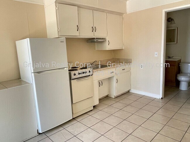 Foto del edificio - 2137 N Belvedere Ave