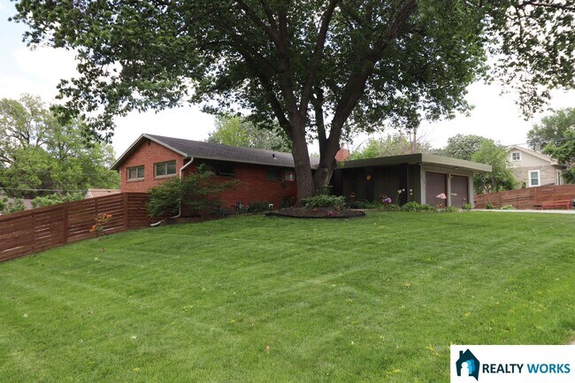 Foto del edificio - Beautiful Four Bed Two Bath Home