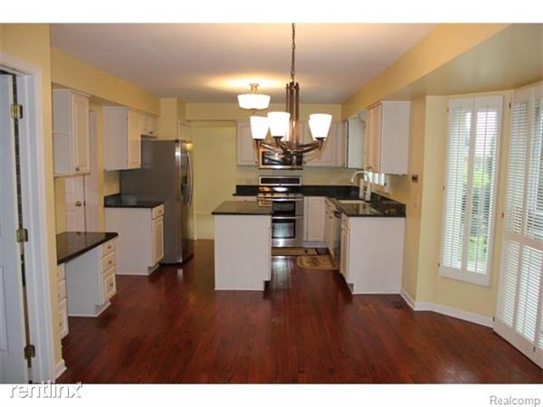 Building Photo - 37026 Aspen Dr