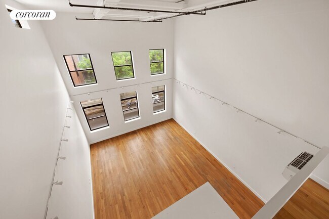 Foto del edificio - 241 Bedford Ave