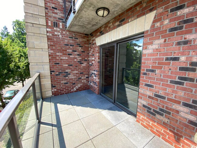 Large Balcony for furniture and grill - 2430 NW Westover Rd