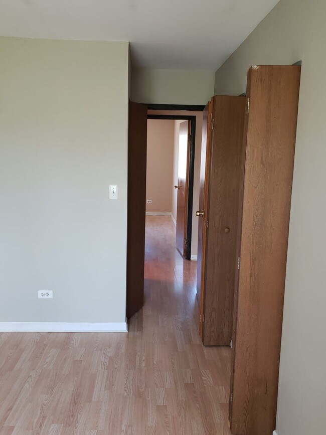 Foto del edificio - 1863 N Green Ln N