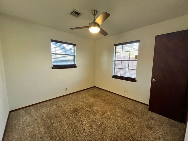 Building Photo - Cozy home in Norman + 2 bedrooms