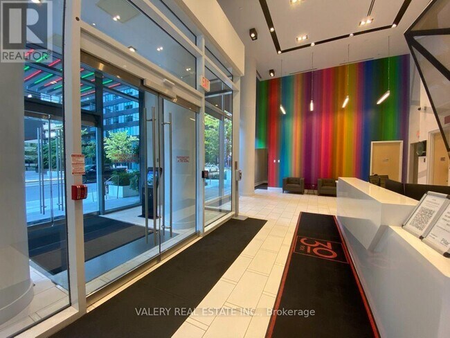 Building Photo - 30 Roehampton Ave