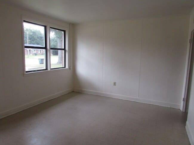 Building Photo - 135 Highland Ave