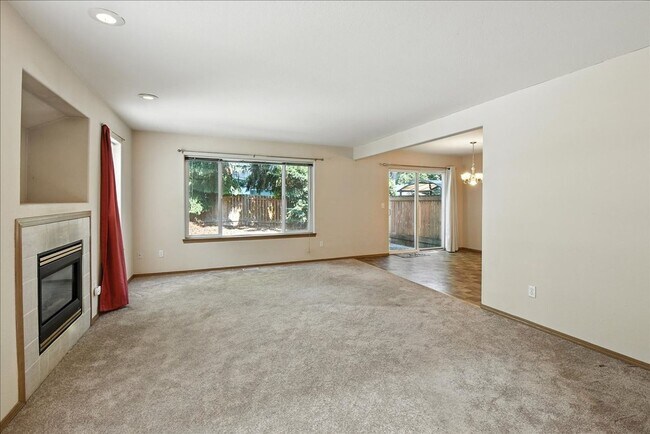 Building Photo - 3bd/2.5ba Everett Duplex