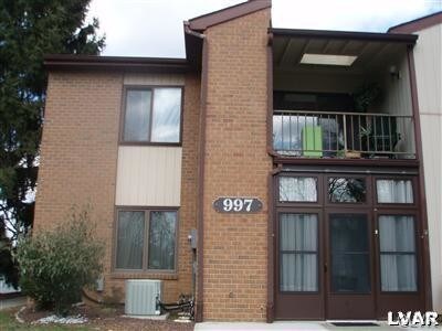 Building Photo - 997 Village Round