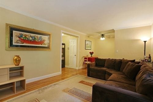 Building Photo - 210 E 70th St