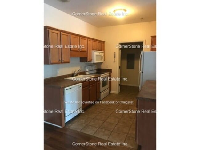 Building Photo - 616 Marshtree Ln