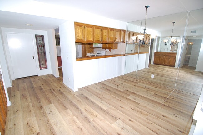 Foto del edificio - Resort-Style 2BD/2BA w/ Pool, Tennis Courts & 2 Parking Spaces