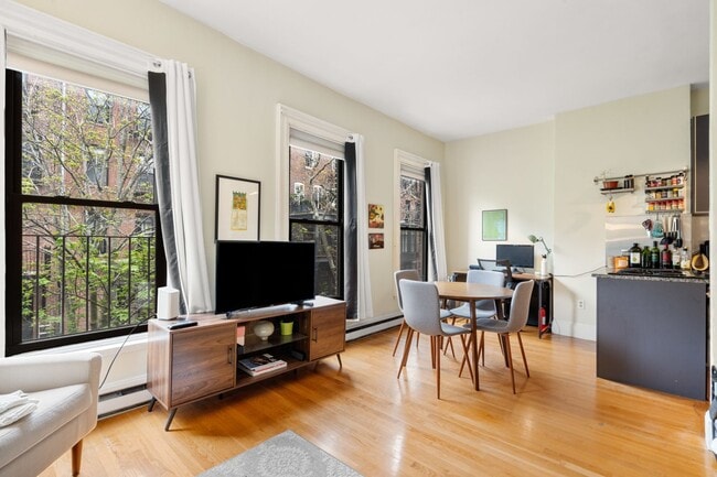 Building Photo - 182 W Brookline St