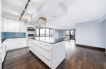 Building Photo - 551 Observer Hwy
