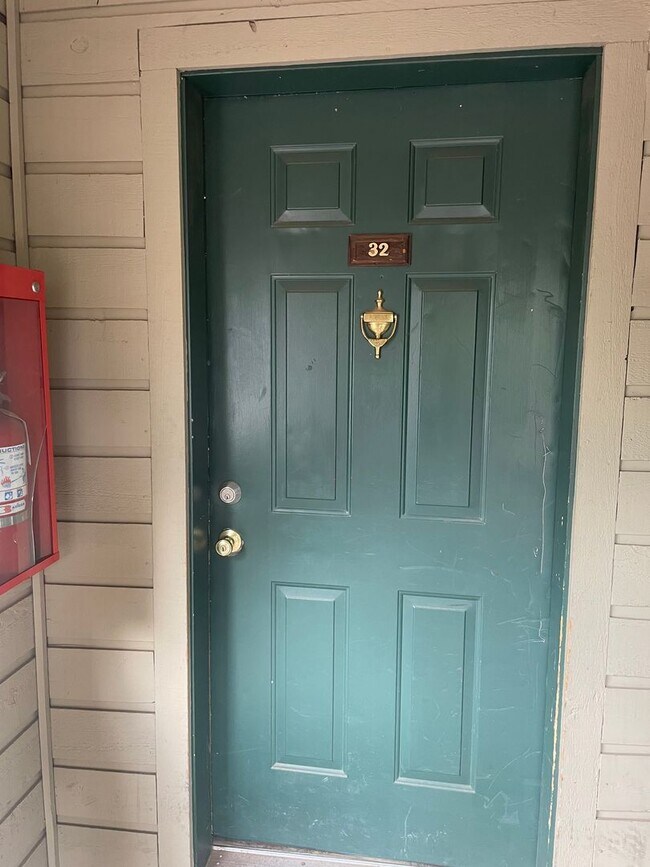 Foto del edificio - Two Bedroom, Two Bathroom Florida Rd Apt with Convenient Location!