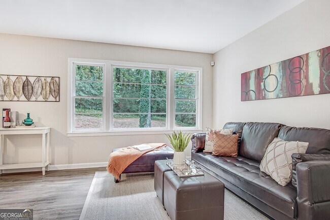 Foto del edificio - 2239 Pinewood Dr
