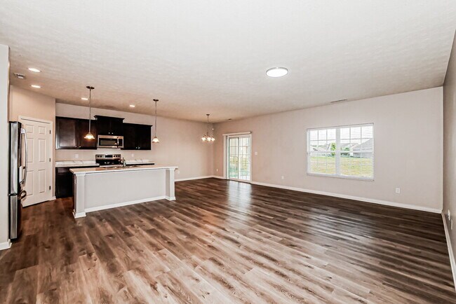 Building Photo - 2255 Silver Spoon Dr