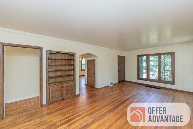 Foto del edificio - 3669 Glencairn Rd