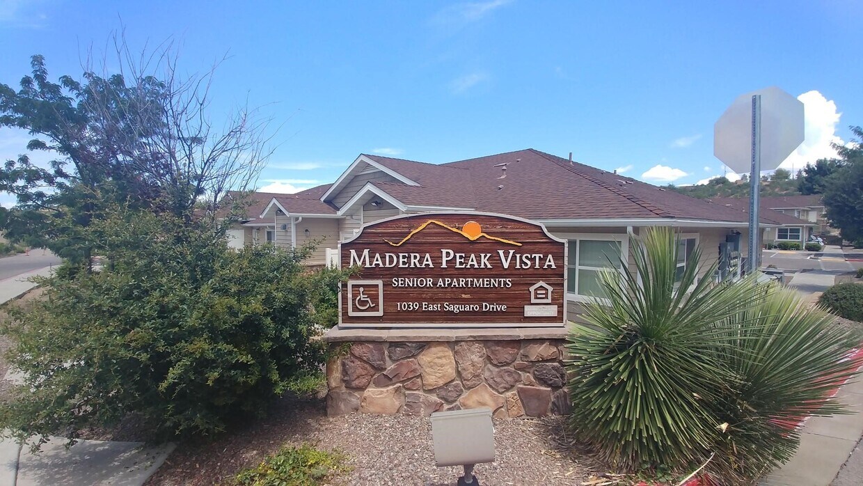 Building Photo - 1039 E Saguaro Dr