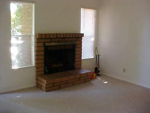 Building Photo - 6414 S Lakeshore Dr