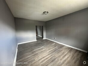 Building Photo - 127 N River St