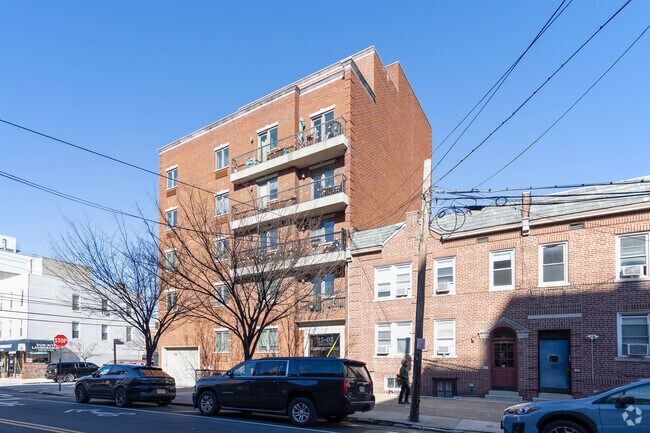 Building Photo - 2303 31st Ave