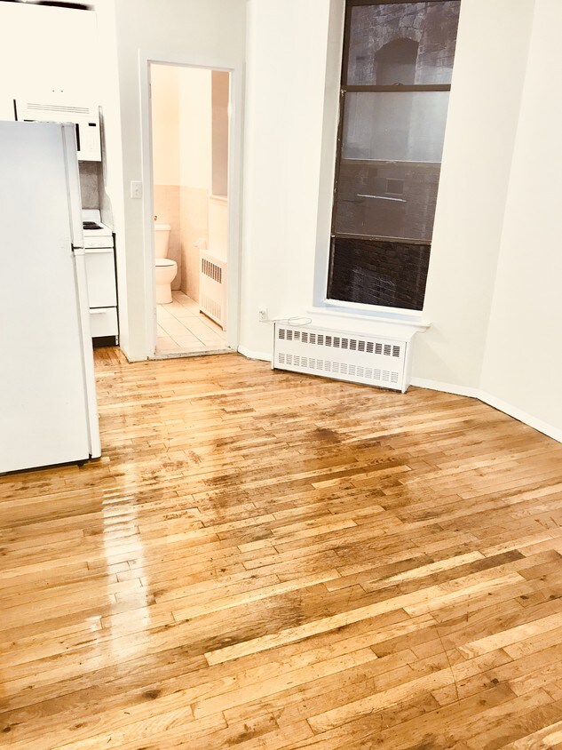 Primary Photo - 954 Amsterdam Ave