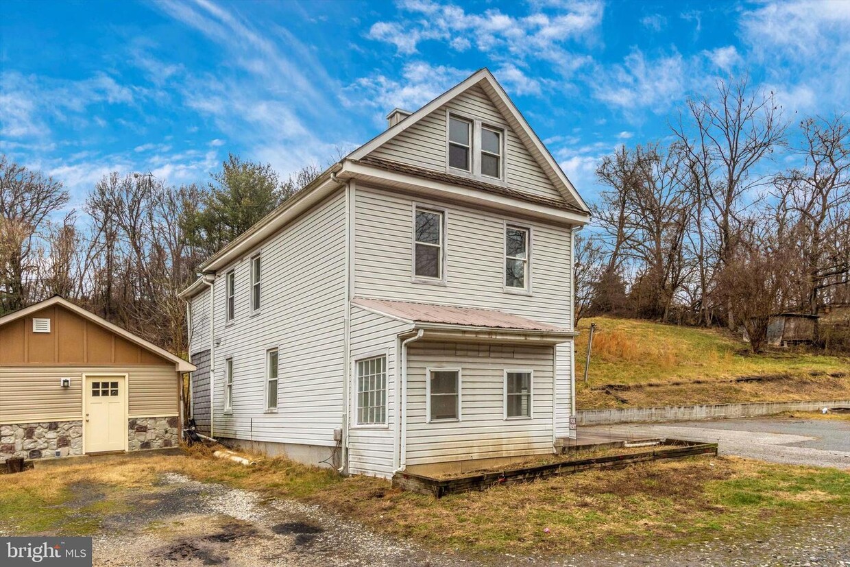 Primary Photo - 20 Railroad Ave